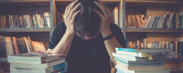 郑人买履的寓言故事 郑人买履的寓言故事是怎么的