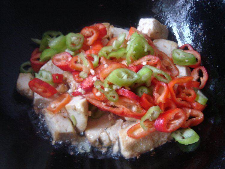 豆腐炒辣椒怎么做