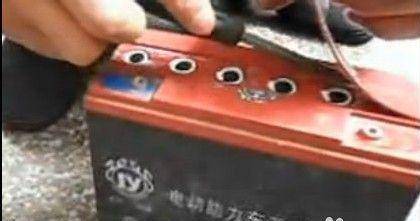 电瓶加水的正确步骤