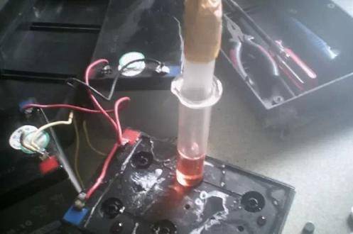 电瓶加水的正确步骤