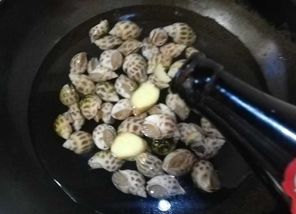 白灼花螺冷水还是热水煮