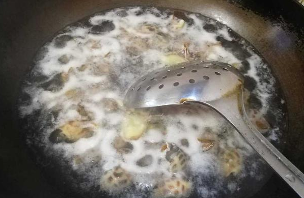 白灼花螺冷水还是热水煮