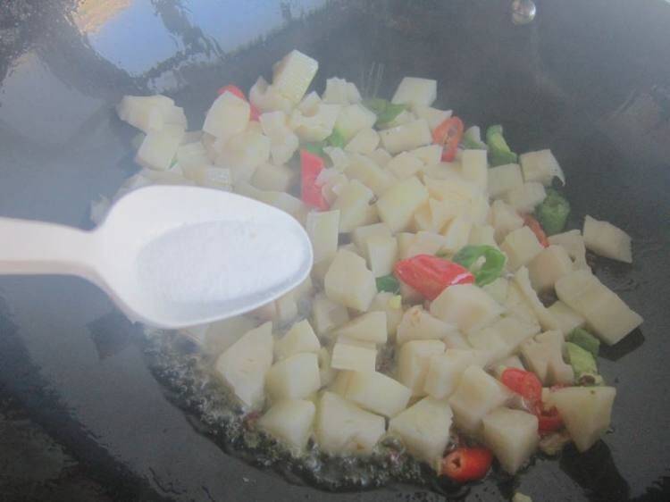 藕丁怎么炒好吃