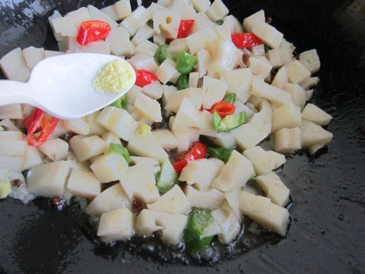 藕丁怎么炒好吃