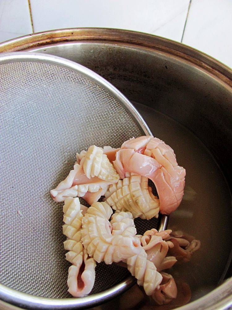 鱿鱼炒韭菜怎么炒