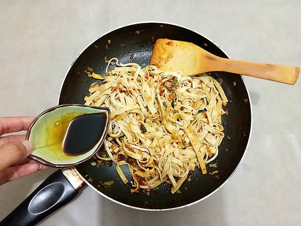 炒豆腐皮怎么做