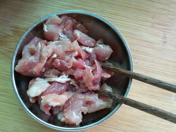 洋葱炒猪肉怎么炒