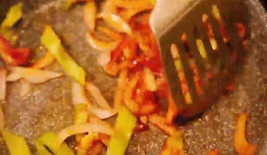 洋葱炒牛肉怎么炒