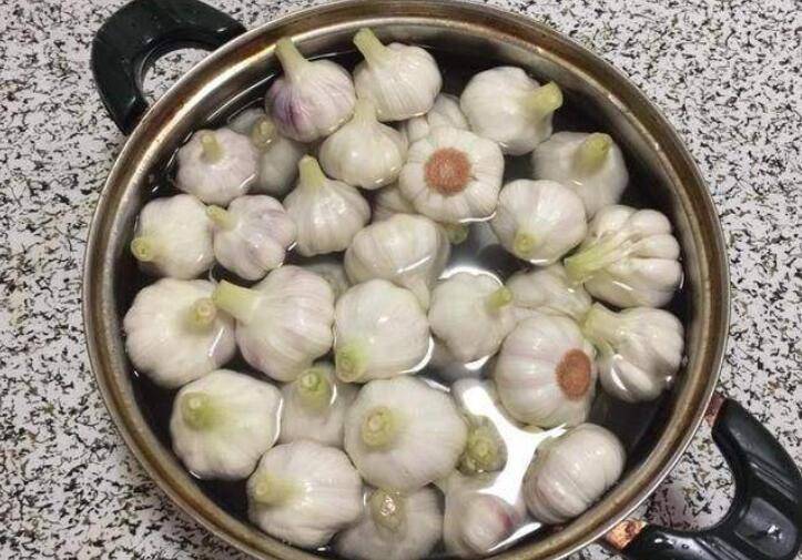如何自己泡糖蒜