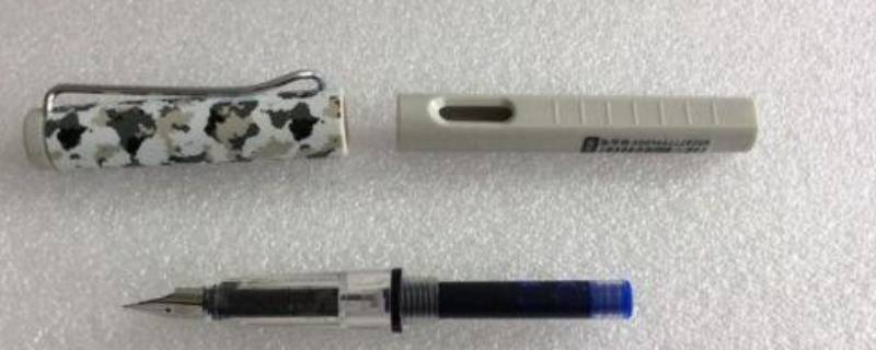 新买的钢笔怎么换墨囊