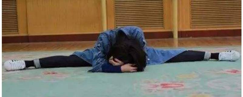 劈叉怎么练