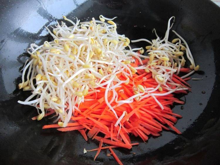 豆芽炒肉怎么做好吃