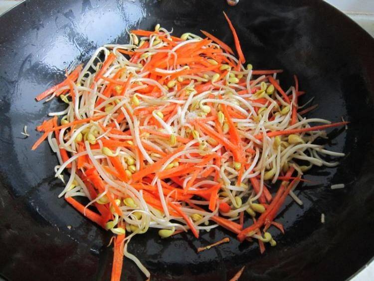 豆芽炒肉怎么做好吃