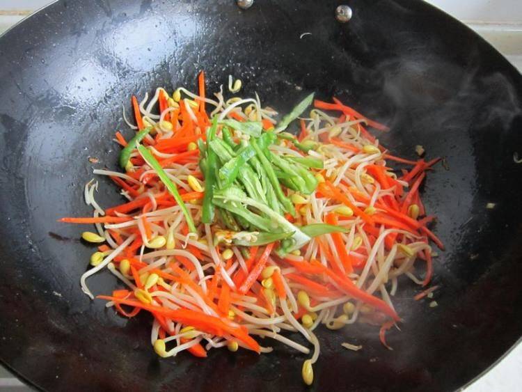 豆芽炒肉怎么做好吃