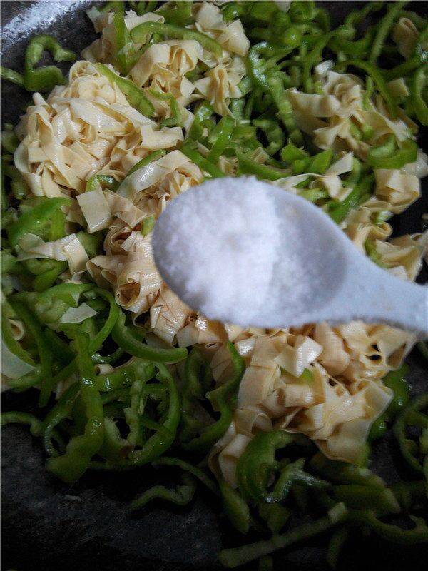 豆皮炒尖椒怎么做好吃