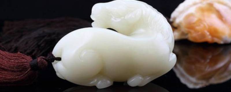 羊脂白玉和白玉的区别