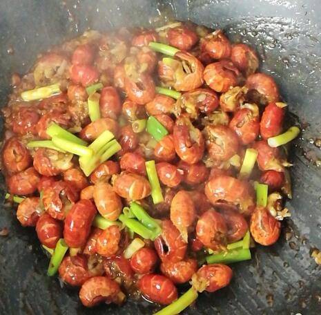怎么炒虾尾好吃