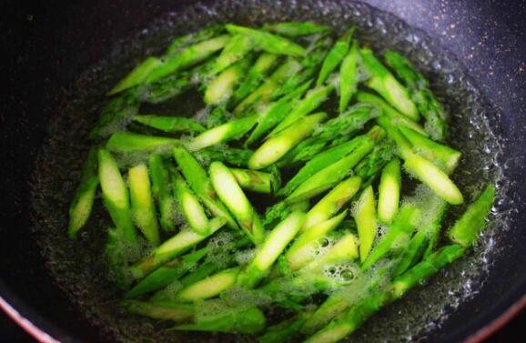 芦笋炒肉怎么炒