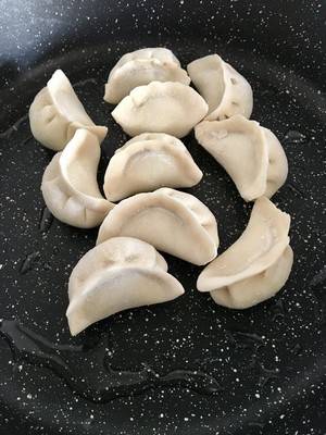 冻饺子如何做生煎锅贴