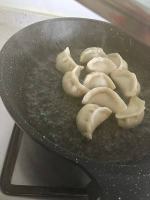 冻饺子如何做生煎锅贴