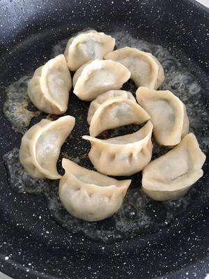 冻饺子如何做生煎锅贴