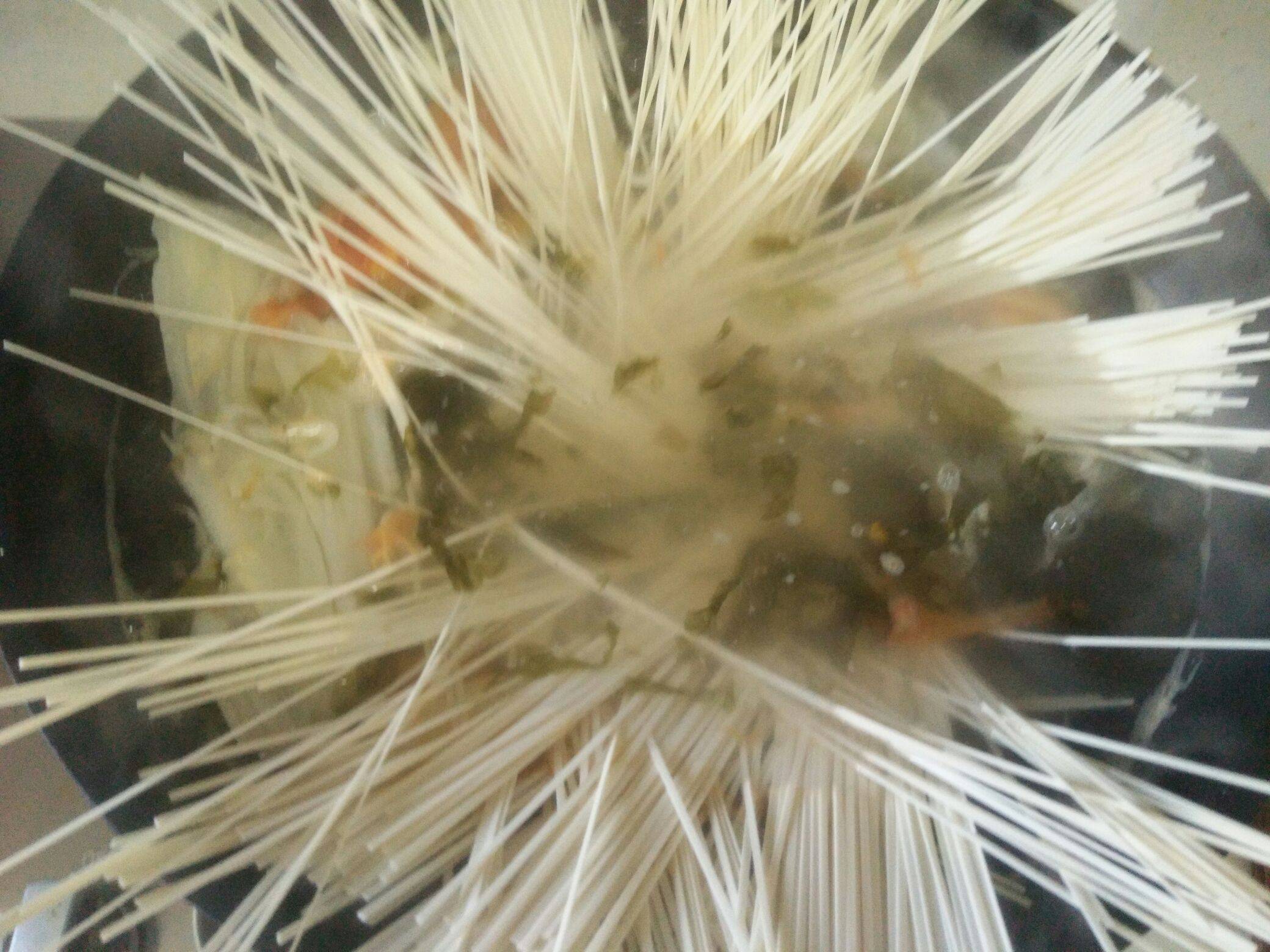 最简单的东北热汤面条