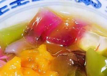 有颜色的冰粉是怎么做出来的