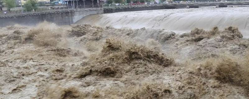 为什么下暴雨水库要泄洪