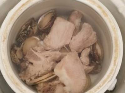 鲍鱼汤放入什么材料煲