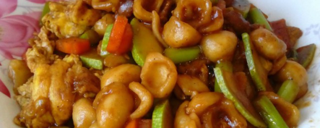 怎样制作筋道入味的炒麻食 如何制作筋道入味的炒麻食