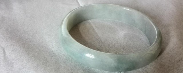 翡翠手镯有什么鉴定要领 翡翠手镯鉴定要领简介