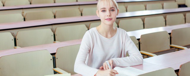 光彩照人是什么意思 光彩照人成语的意思