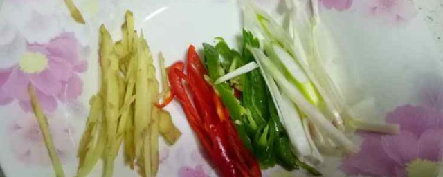 怎么准确地切出清蒸专用的三丝 切清蒸专用三丝的方法