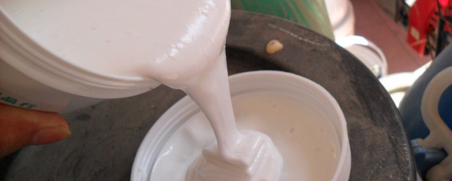 白乳胶怎么清洗最干净 白乳胶清洗方法