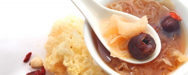 熬银耳汤可以加哪些东西 熬银耳汤可以加什么东西