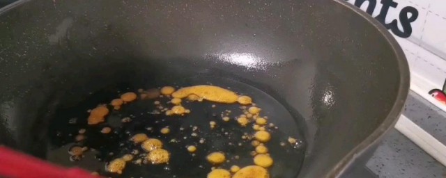 油锅里起沫子怎么消除 油锅里起沫子消除方法