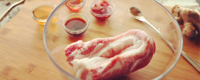 黄花菜炖肉怎么做好吃 黄花菜炖肉的烹饪方法