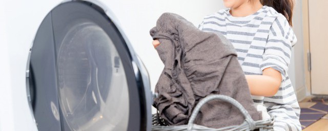 枕套能和衣服放在一起洗吗 枕套是否能和衣服放在一起洗