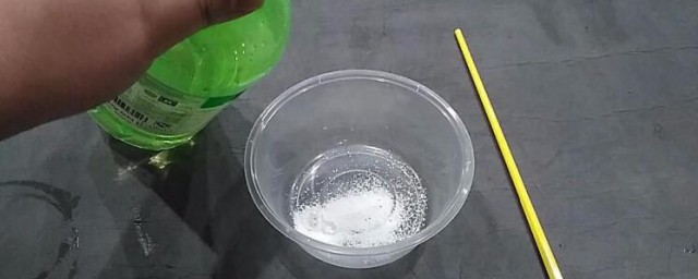 杀虫剂喷到厨具怎么办 杀虫剂喷到厨具的解决方法