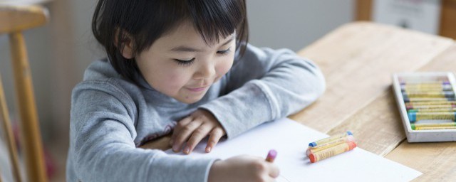 桌子被马克笔染色了如何办 桌子被马克笔染色了的解决要领