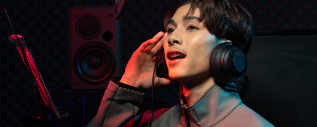 大海中的船歌曲歌词 大海中的船歌曲歌词是什么