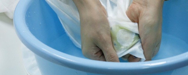 结构胶沾在衣服上用什么才能洗掉 结构胶沾在衣服上的清洗方法