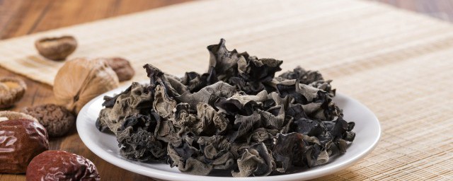 木耳可以用热水泡吗 木耳用什么水泡发