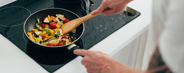 炒菜用什么油 炒菜用的油