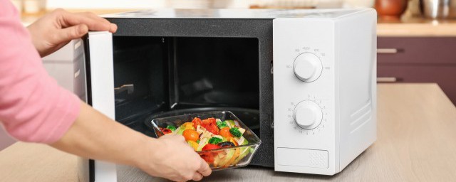 塑料能放微波炉加热吗 微波炉能加热塑料吗