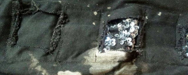 黑裤弄到漂白水怎么补救 黑裤弄到漂白水的解决方法