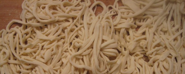擀面条的做法教程 擀面条的做法介绍