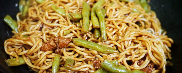 豆角闷面的家常做法 豆角闷面的家常做法分享