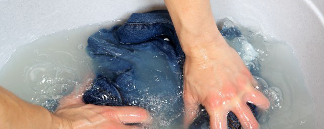 可乐污渍隔天能洗掉吗 可乐污渍如何洗掉