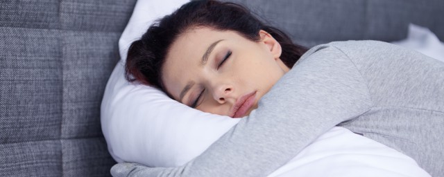 梦见很多人吃饭是什么意思 梦见很多人吃饭解释